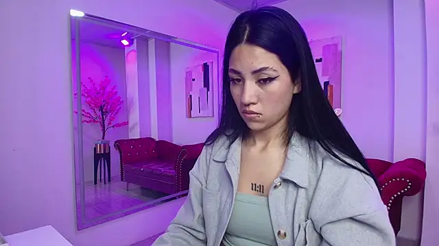 Leia queens online show from March 13, 2025, 11:19 am