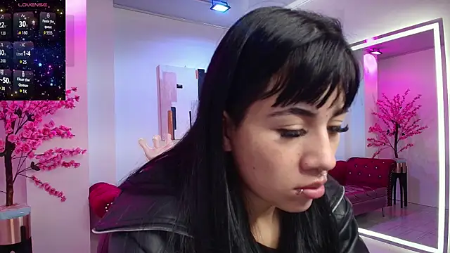 Leia queens online show from October 7, 2025, 12:02 pm