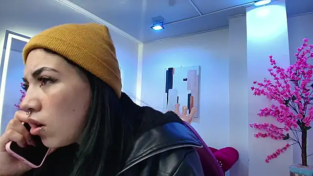 Leia queens online show from October 15, 2025, 11:21 am