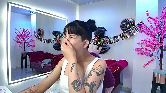 Leia queens online show from October 28, 2025, 12:19 pm