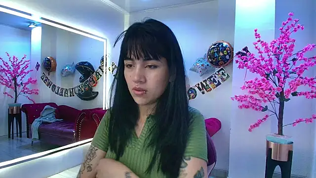 Leia queens online show from November 3, 2025, 11:22 am