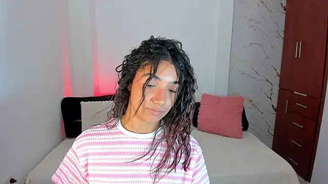 martina roldam online show from May 21, 2026, 3:02 am