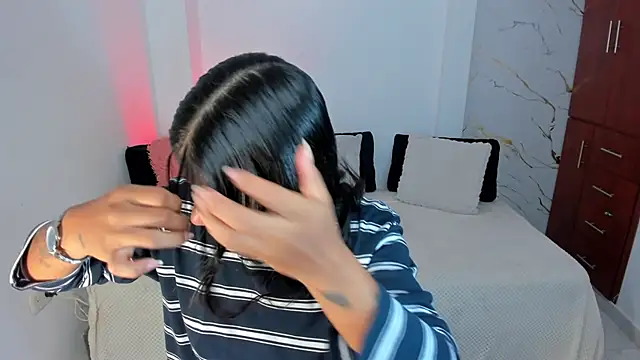 martina roldam online show from June 5, 2026, 4:08 am