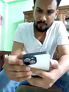 Snapshot of GildanK18 chatting on March 11, 2025, 5:02 pm GildanK18 online show from March 11, 2025, 5:02 pm