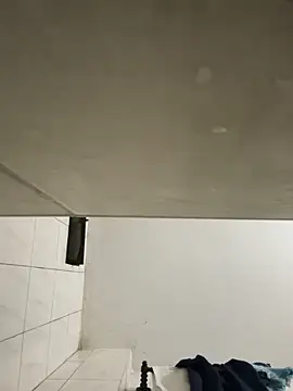 Snapshot of GildanK18 chatting on October 25, 2025, 2:56 pm GildanK18 online show from October 25, 2025, 2:56 pm