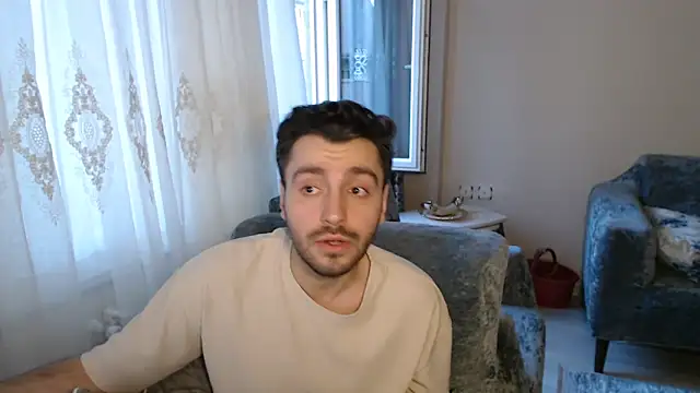 handsomeee04 online show from May 16, 2026, 12:51 am