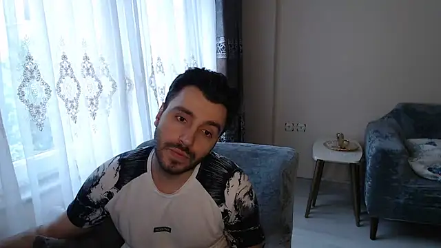 handsomeee04 online show from May 23, 2026, 4:11 pm