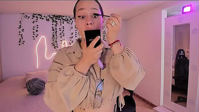 emmaTorres1 online show from September 30, 2025, 3:39 pm