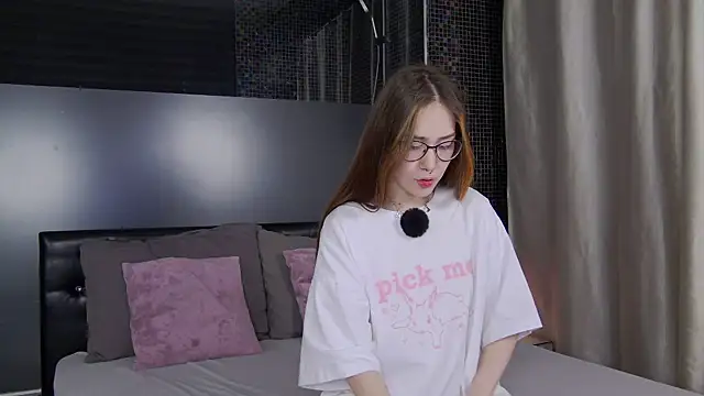 SashaMeow online show from November 6, 2025, 4:19 pm