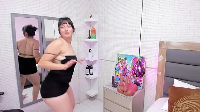 LOLAMAXI online show from October 11, 2025, 2:48 pm