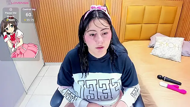 LOLAMAXI online show from February 6, 2026, 3:44 am