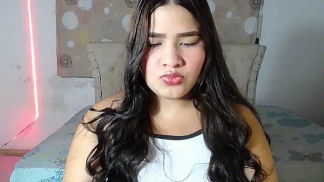 mia18 queen online show from January 16, 2026, 3:54 am