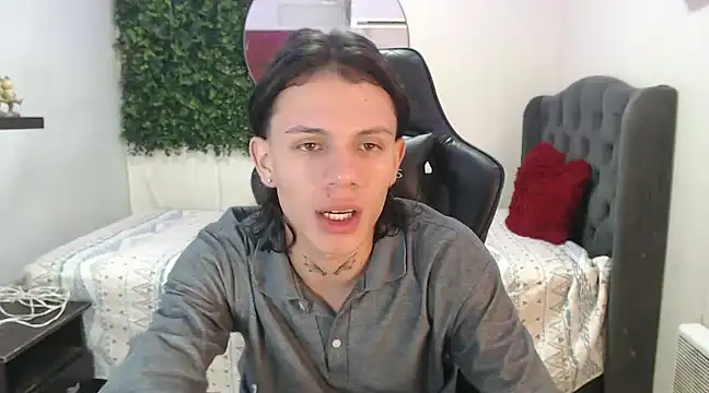 Snapshot of andy_dan18 chatting on January 11, 2025, 2:36 pm andy dan18 online show from January 11, 2025, 2:36 pm