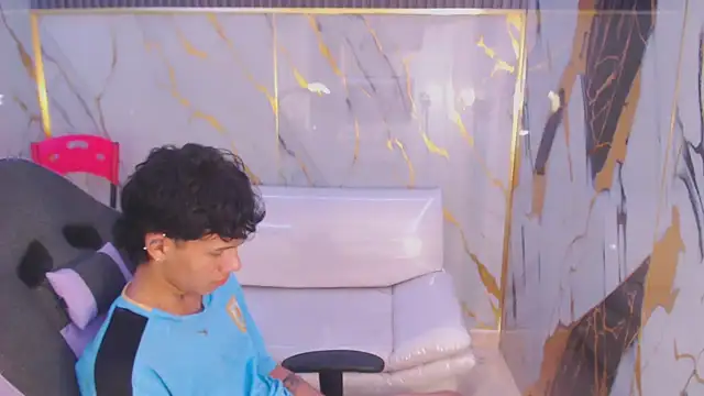 Snapshot of andy_dan18 chatting on October 6, 2025, 3:20 pm andy dan18 online show from October 6, 2025, 3:20 pm