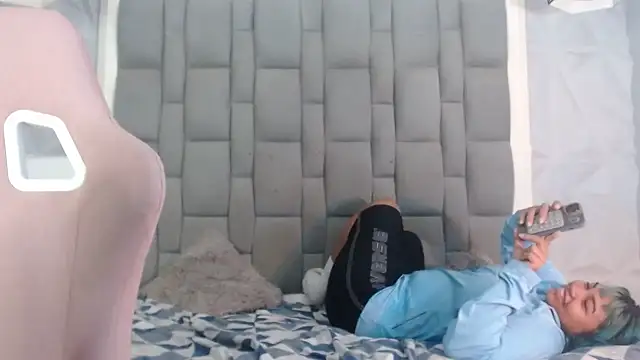 Snapshot of andy_dan18 chatting on November 7, 2025, 3:34 pm andy dan18 online show from November 7, 2025, 3:34 pm