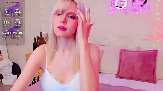 NellieLoyns online show from October 29, 2025, 5:14 pm