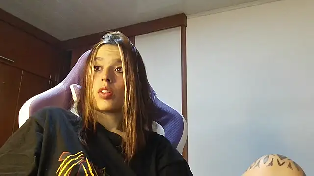 Snapshot of BlueStoneX chatting on October 5, 2025, 6:56 am BlueStoneX online show from October 5, 2025, 6:56 am