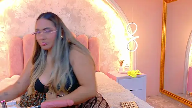 MiaLaurents online show from February 22, 2026, 3:40 am