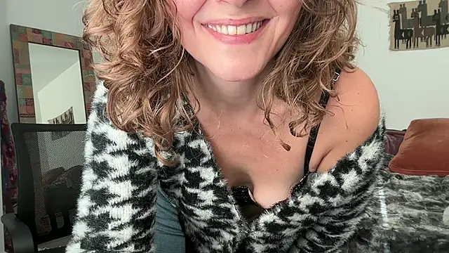 leahsparkles online show from October 17, 2025, 2:41 pm