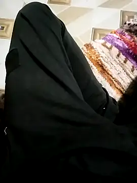 Snapshot of Guru2 chatting on January 5, 2025, 2:08 pm Guru2 online show from January 5, 2025, 2:08 pm