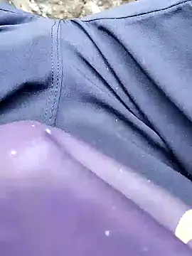 Snapshot of Guru2 chatting on January 6, 2025, 8:35 am Guru2 online show from January 6, 2025, 8:35 am