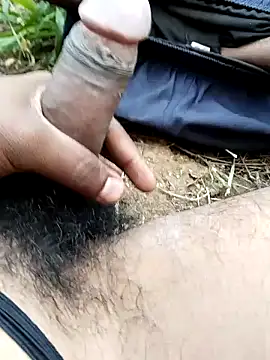 Snapshot of Guru2 chatting on January 13, 2025, 12:24 pm Guru2 online show from January 13, 2025, 12:24 pm