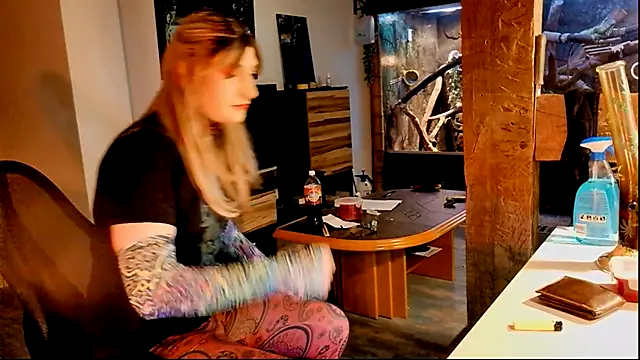 DYasmin69 online show from October 24, 2025, 7:10 pm