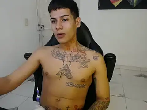 Snapshot of Clyde019 chatting on January 5, 2025, 4:47 am Clyde019 online show from January 5, 2025, 4:47 am