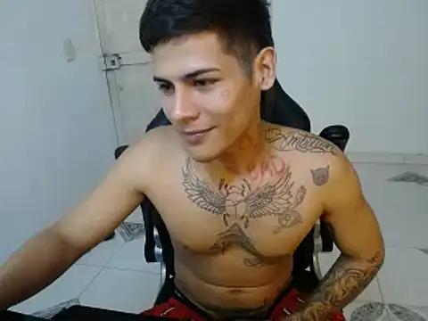 Snapshot of Clyde019 chatting on January 5, 2025, 10:29 pm Clyde019 online show from January 5, 2025, 10:29 pm