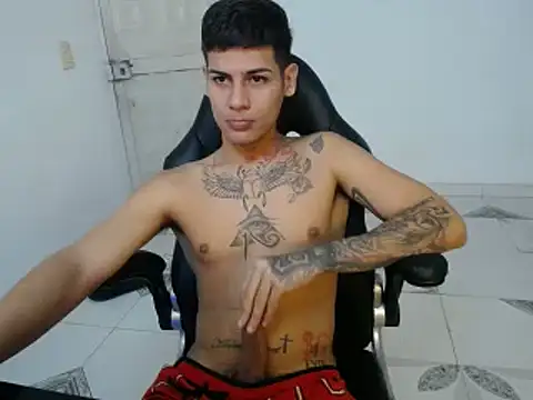 Snapshot of Clyde019 chatting on January 6, 2025, 4:23 pm Clyde019 online show from January 6, 2025, 4:23 pm