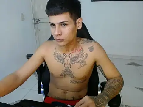 Snapshot of Clyde019 chatting on January 9, 2025, 10:20 pm Clyde019 online show from January 9, 2025, 10:20 pm