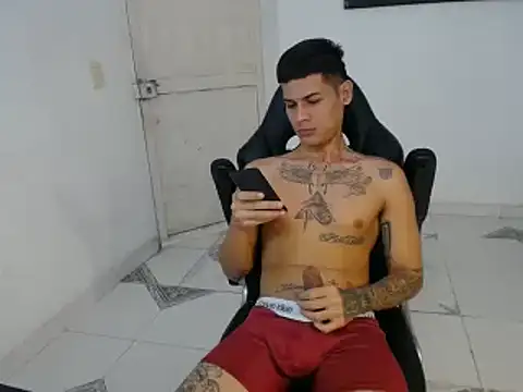 Snapshot of Clyde019 chatting on January 25, 2025, 2:47 pm Clyde019 online show from January 25, 2025, 2:47 pm