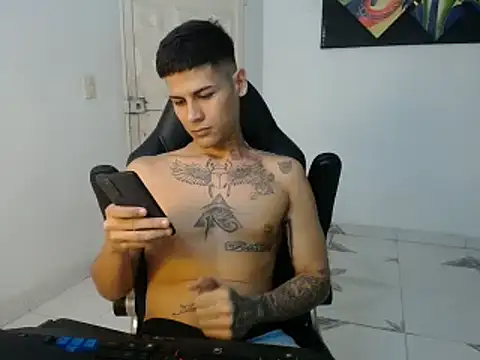 Snapshot of Clyde019 chatting on February 5, 2025, 9:29 pm Clyde019 online show from February 5, 2025, 9:29 pm