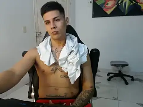 Snapshot of Clyde019 chatting on February 6, 2025, 10:10 pm Clyde019 online show from February 6, 2025, 10:10 pm