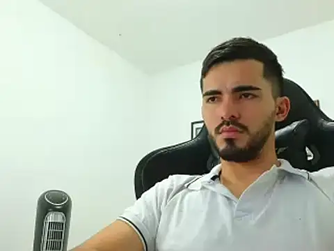 Massimoo 07 online show from December 22, 2024, 4:06 am