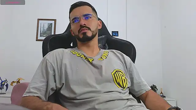 Massimoo 07 online show from October 15, 2025, 7:25 pm