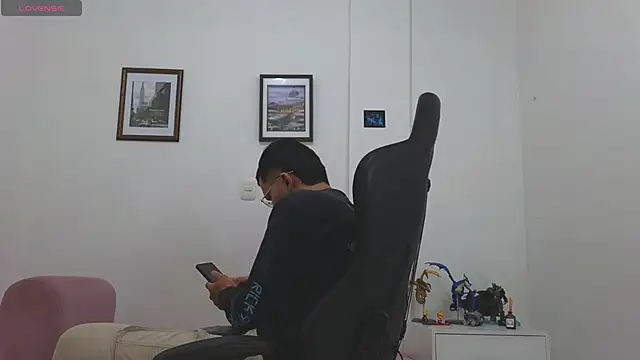 Massimoo 07 online show from November 7, 2025, 7:25 pm