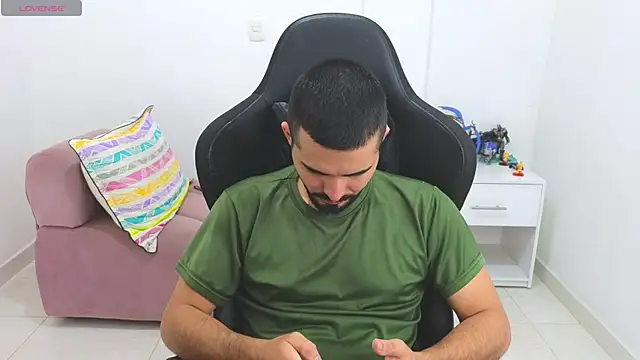 Massimoo 07 online show from February 4, 2026, 5:52 pm