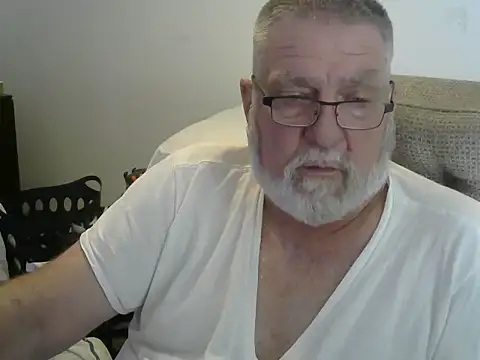 Snapshot of viejo_oso chatting on October 4, 2025, 9:57 pm viejo oso online show from October 4, 2025, 9:57 pm