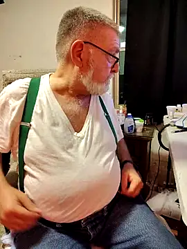 Snapshot of viejo_oso chatting on October 11, 2025, 9:41 am viejo oso online show from October 11, 2025, 9:41 am