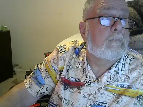 Snapshot of viejo_oso chatting on October 12, 2025, 4:50 pm viejo oso online show from October 12, 2025, 4:50 pm