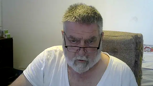 Snapshot of viejo_oso chatting on November 5, 2025, 7:03 pm viejo oso online show from November 5, 2025, 7:03 pm