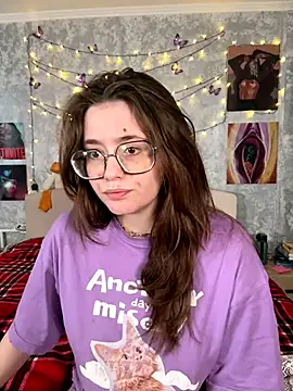 Snapshot of Sabrina_shells chatting on December 18, 2025, 10:43 am Sabrina shells online show from December 18, 2025, 10:43 am