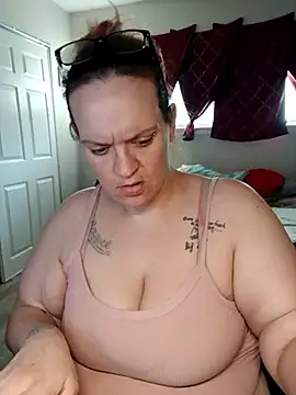 cloudy couple444 online show from October 5, 2025, 4:38 pm