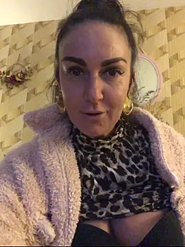 Snapshot of BELLAMORGANE1 chatting on November 29, 2025, 4:21 pm BELLAMORGANE1 online show from November 29, 2025, 4:21 pm