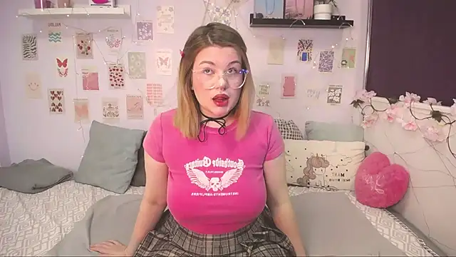 Snapshot of TessPleasure chatting on February 1, 2025, 4:46 am TessPleasure online show from February 1, 2025, 4:46 am