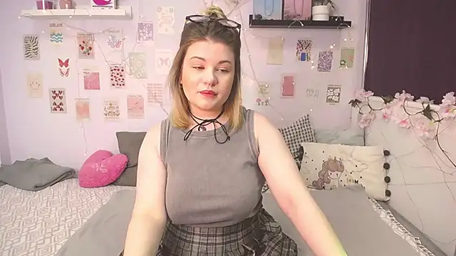 Snapshot of TessPleasure chatting on February 3, 2025, 4:57 am TessPleasure online show from February 3, 2025, 4:57 am