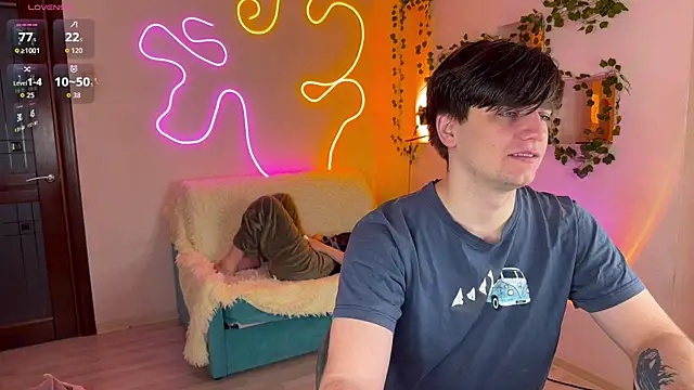 RobertAndLinela online show from October 7, 2025, 6:43 am