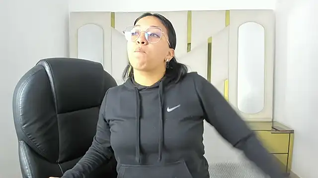 IsabellRodriguez18 online show from November 10, 2025, 3:27 am