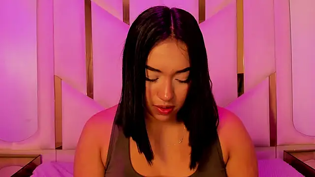 IsabellRodriguez18 online show from May 15, 2026, 3:24 am